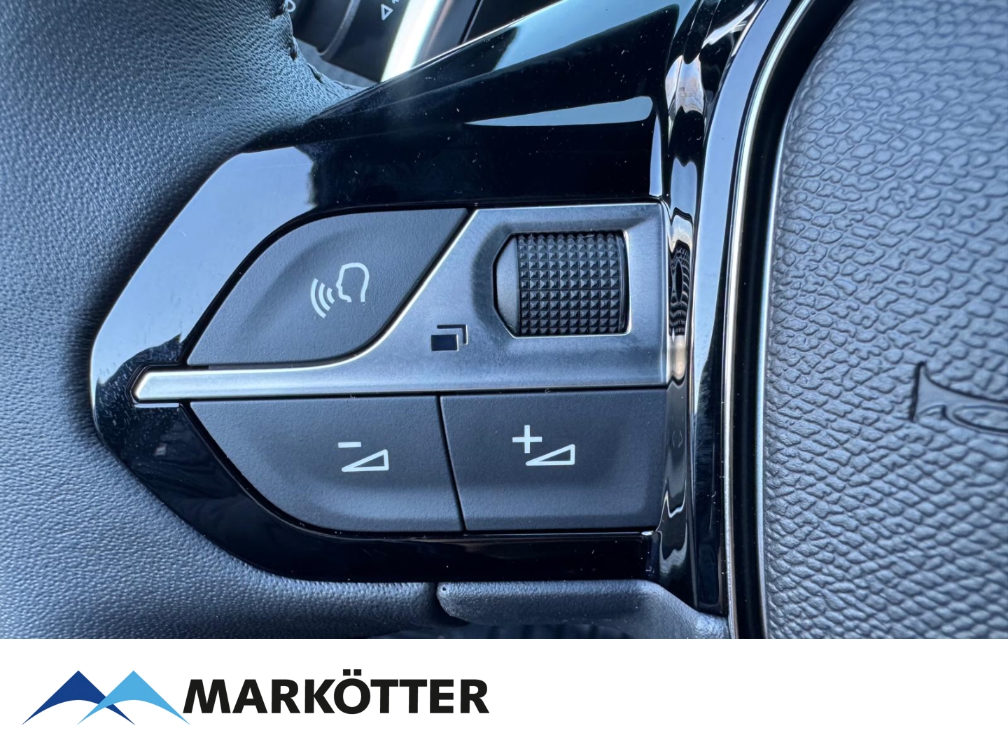 Fahrzeugabbildung Peugeot 2008 Hybrid 136 Allure/360°CAM/ACC/Allwetterbereifung