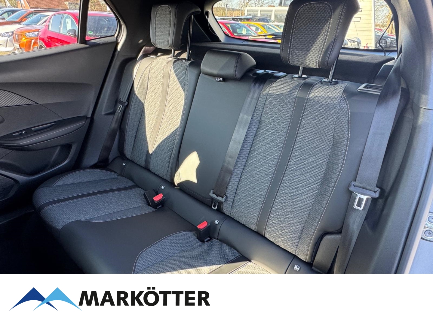Fahrzeugabbildung Peugeot 2008 Hybrid 136 Allure/360°CAM/ACC/Allwetterbereifung