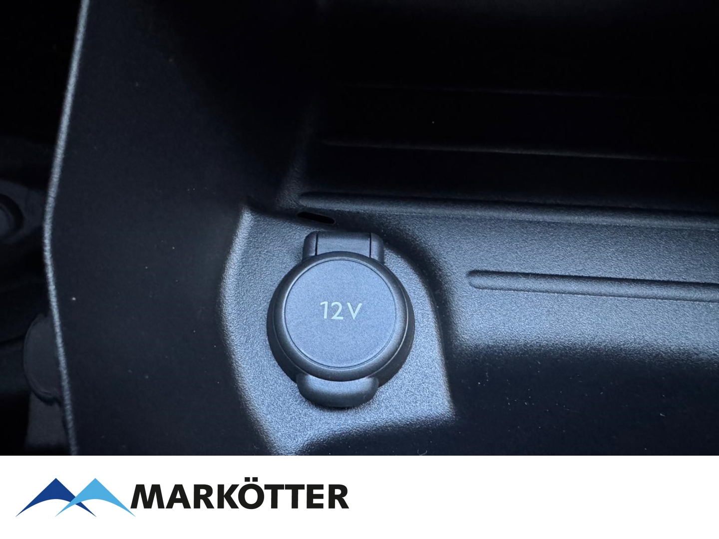 Fahrzeugabbildung Peugeot 2008 Hybrid 136 Allure/360°CAM/ACC/Allwetterbereifung