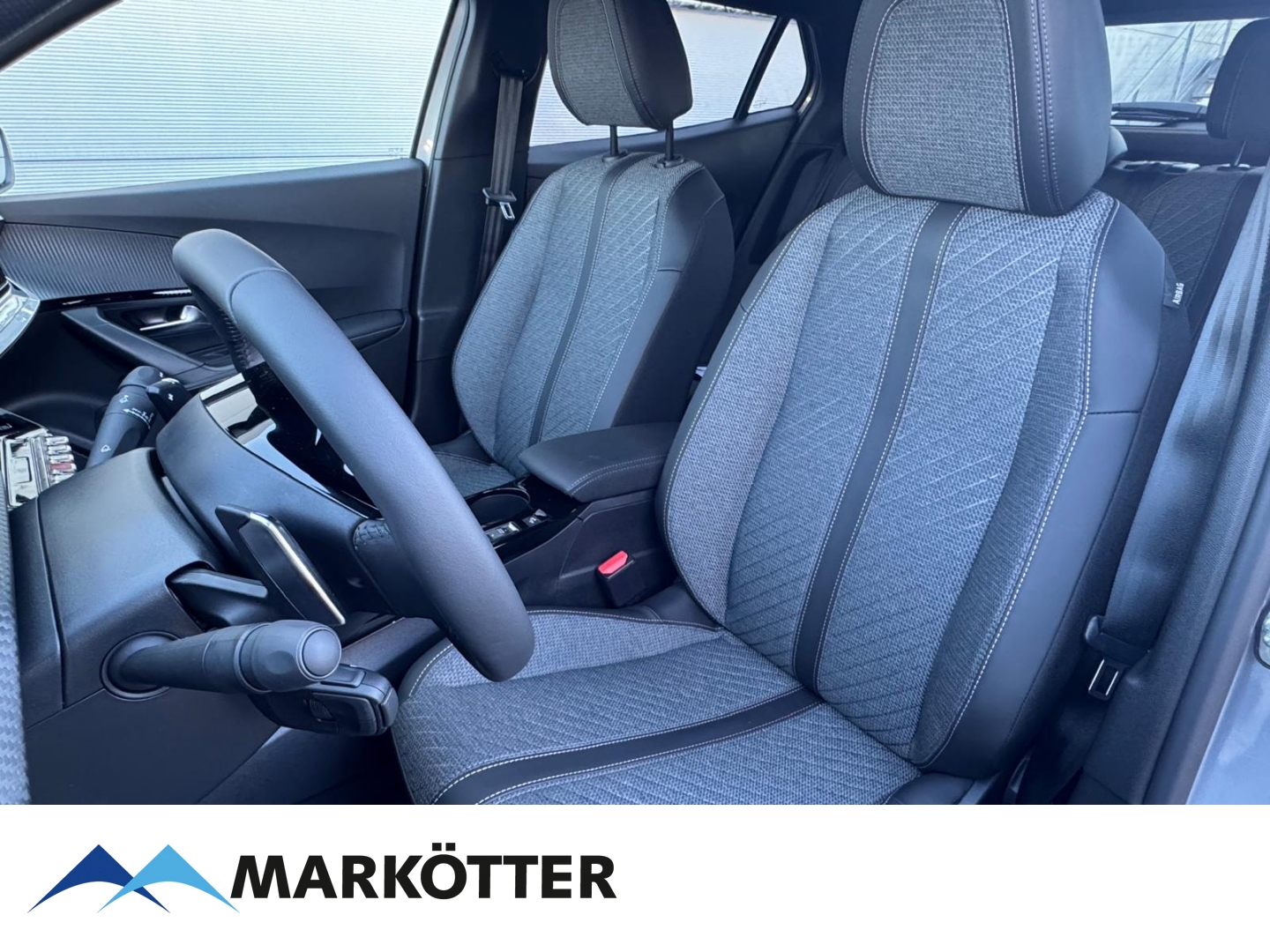 Fahrzeugabbildung Peugeot 2008 Hybrid 136 Allure/360°CAM/ACC/Allwetterbereifung