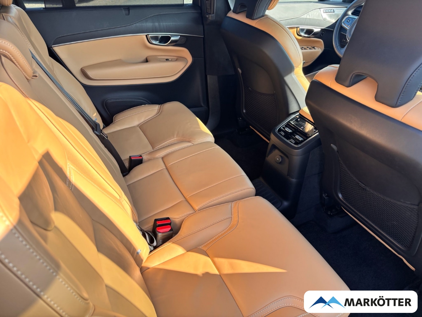 Fahrzeugabbildung Volvo XC90 AWD Ultimate Dark Recharge 7-Sitzer FOUR-C