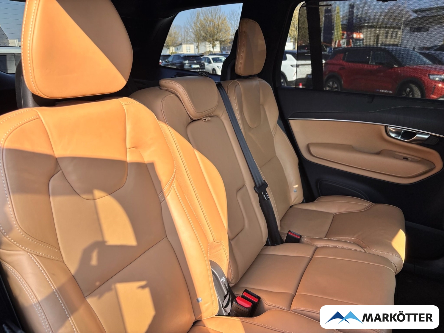 Fahrzeugabbildung Volvo XC90 AWD Ultimate Dark Recharge 7-Sitzer FOUR-C