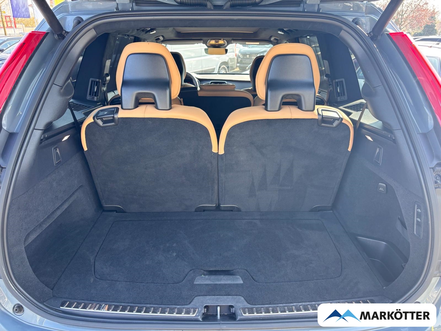 Fahrzeugabbildung Volvo XC90 AWD Ultimate Dark Recharge 7-Sitzer FOUR-C
