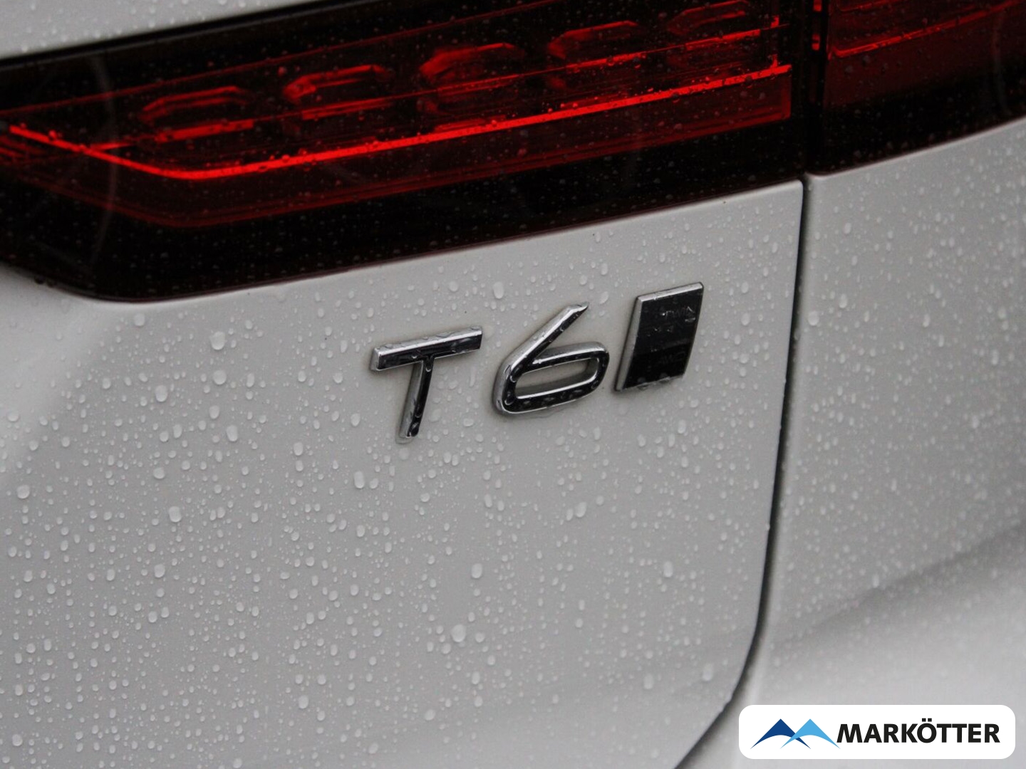 Fahrzeugabbildung Volvo V60 T6 Momentum Pro Plug-In Hybrid AWD/360Cam