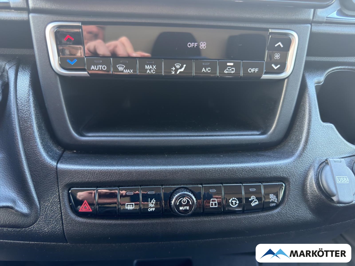 Fahrzeugabbildung Opel Movano Kasten 35 L4H2 BlueHDI 180/NAVI/Flügel./Carplay
