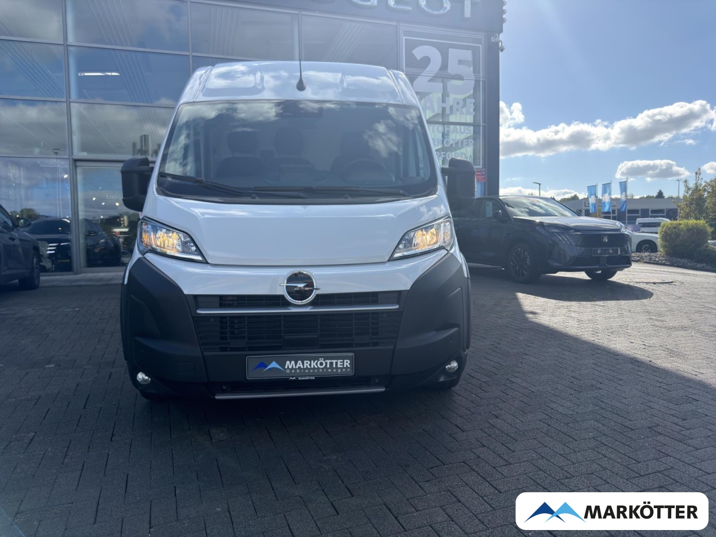 Fahrzeugabbildung Opel Movano Kasten 35 L4H2 BlueHDI 180/NAVI/Flügel./Carplay