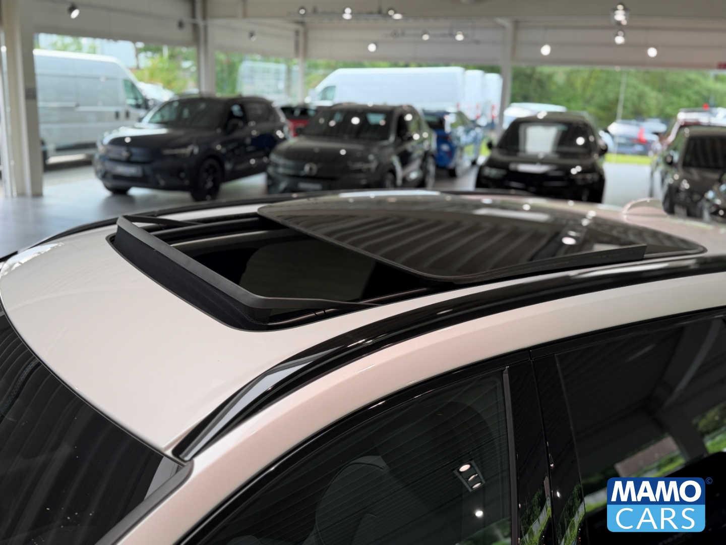 Fahrzeugabbildung Volvo XC60 T6 AWD Plus Dark FACELIFT AHK/HUD/PANO/ACC