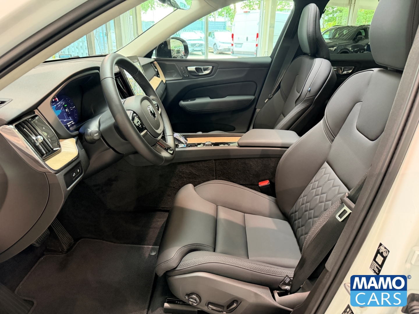 Fahrzeugabbildung Volvo XC60 T6 AWD Plus Dark FACELIFT AHK/HUD/PANO/ACC