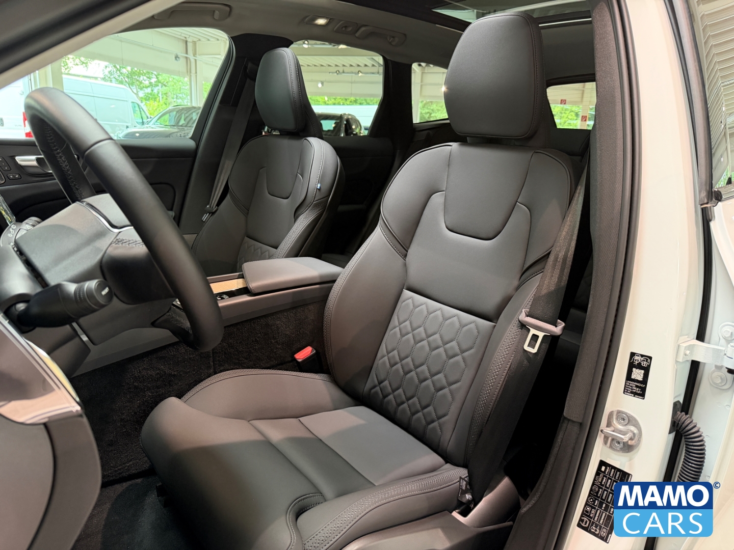 Fahrzeugabbildung Volvo XC60 T6 AWD Plus Dark FACELIFT AHK/HUD/PANO/ACC