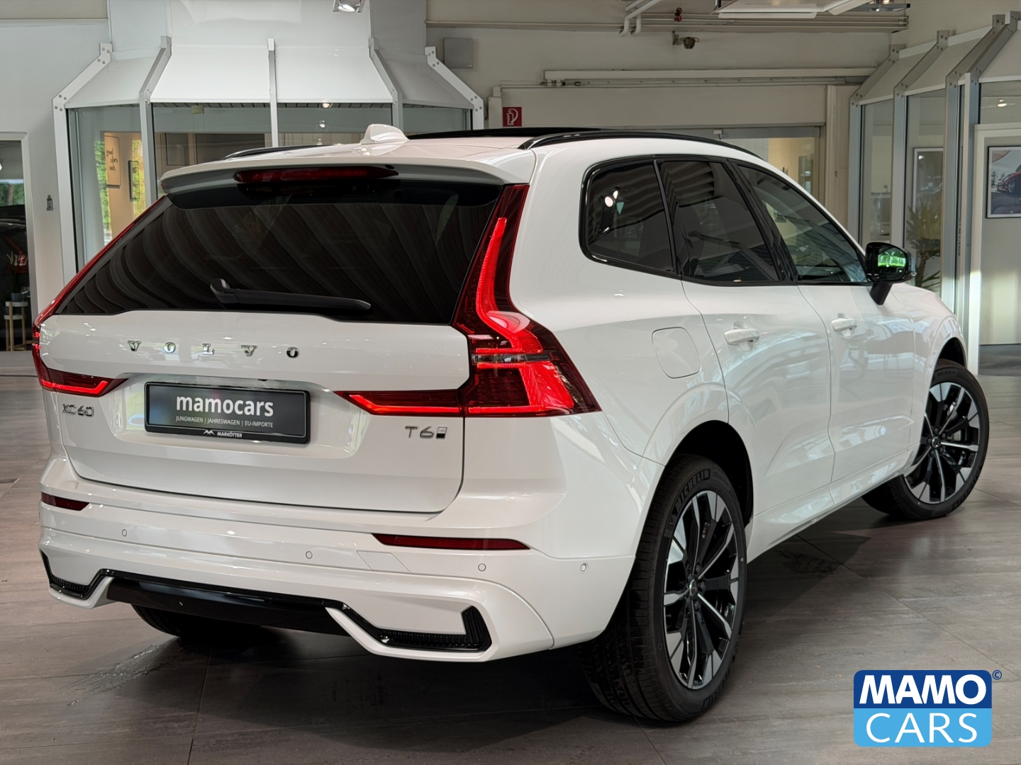 Fahrzeugabbildung Volvo XC60 T6 AWD Plus Dark FACELIFT AHK/HUD/PANO/ACC