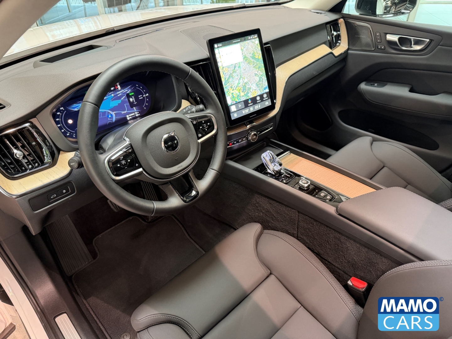 Fahrzeugabbildung Volvo XC60 T6 AWD Plus Dark FACELIFT AHK/HUD/PANO/ACC