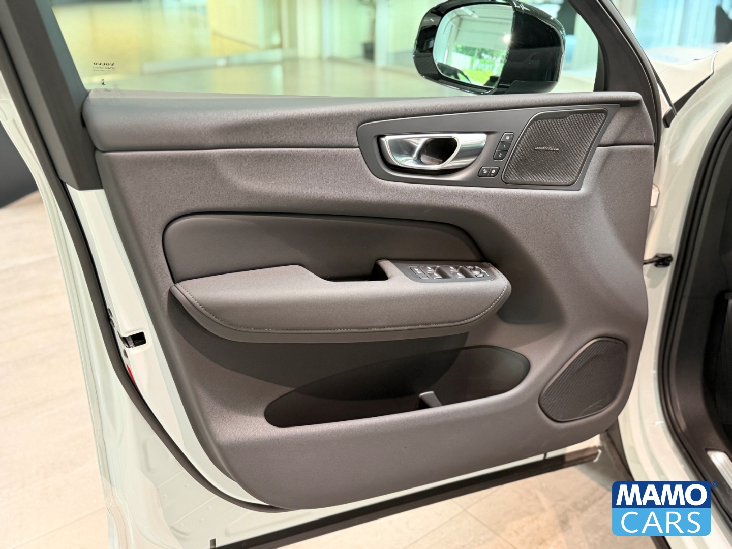 Fahrzeugabbildung Volvo XC60 T6 AWD Plus Dark FACELIFT AHK/HUD/PANO/ACC