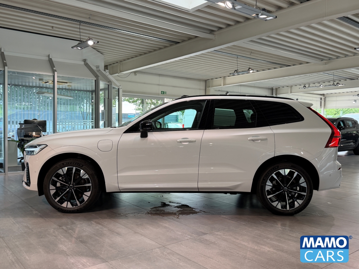 Fahrzeugabbildung Volvo XC60 T6 AWD Plus Dark FACELIFT AHK/HUD/PANO/ACC