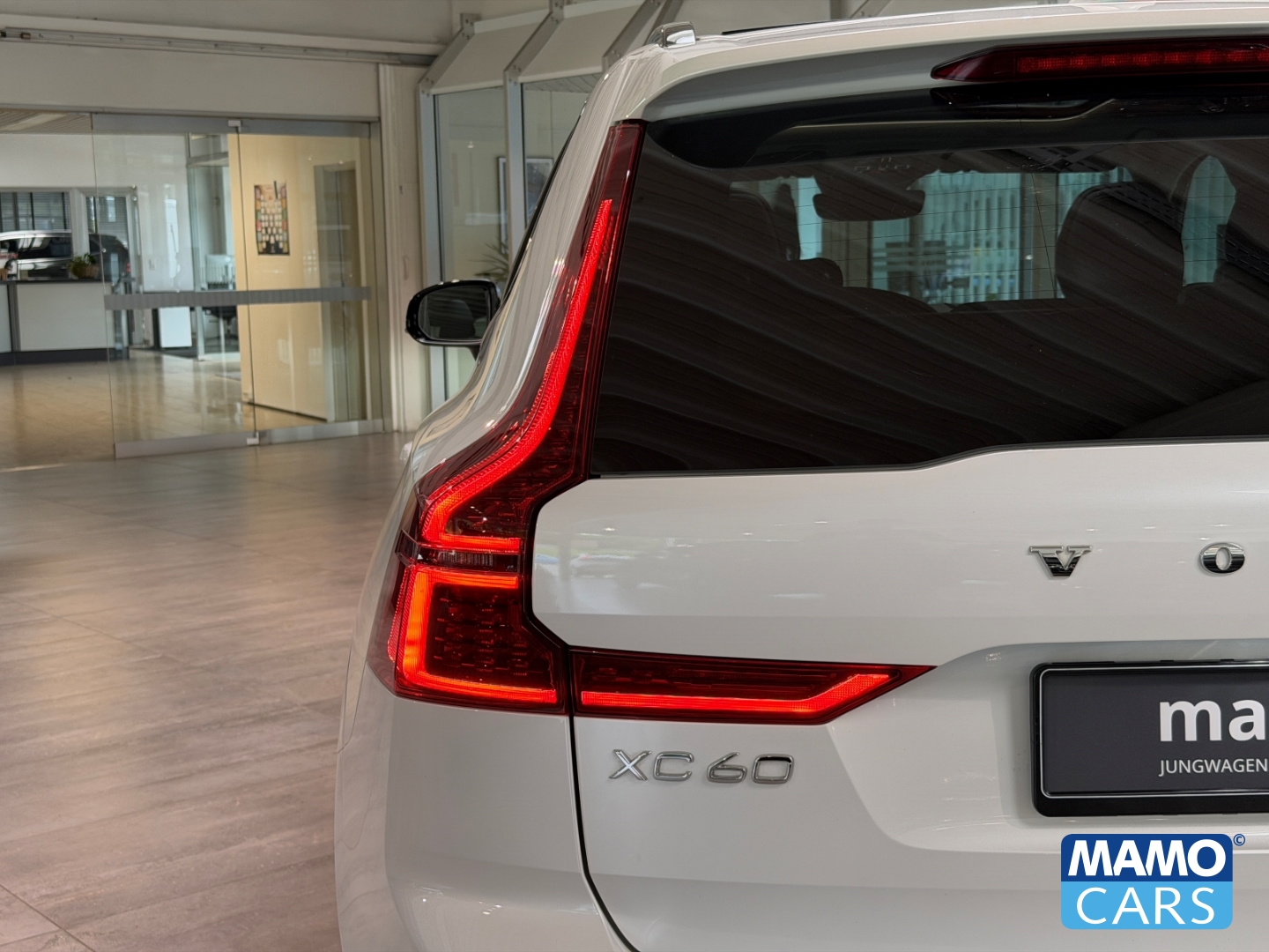 Fahrzeugabbildung Volvo XC60 T6 AWD Plus Dark FACELIFT AHK/HUD/PANO/ACC