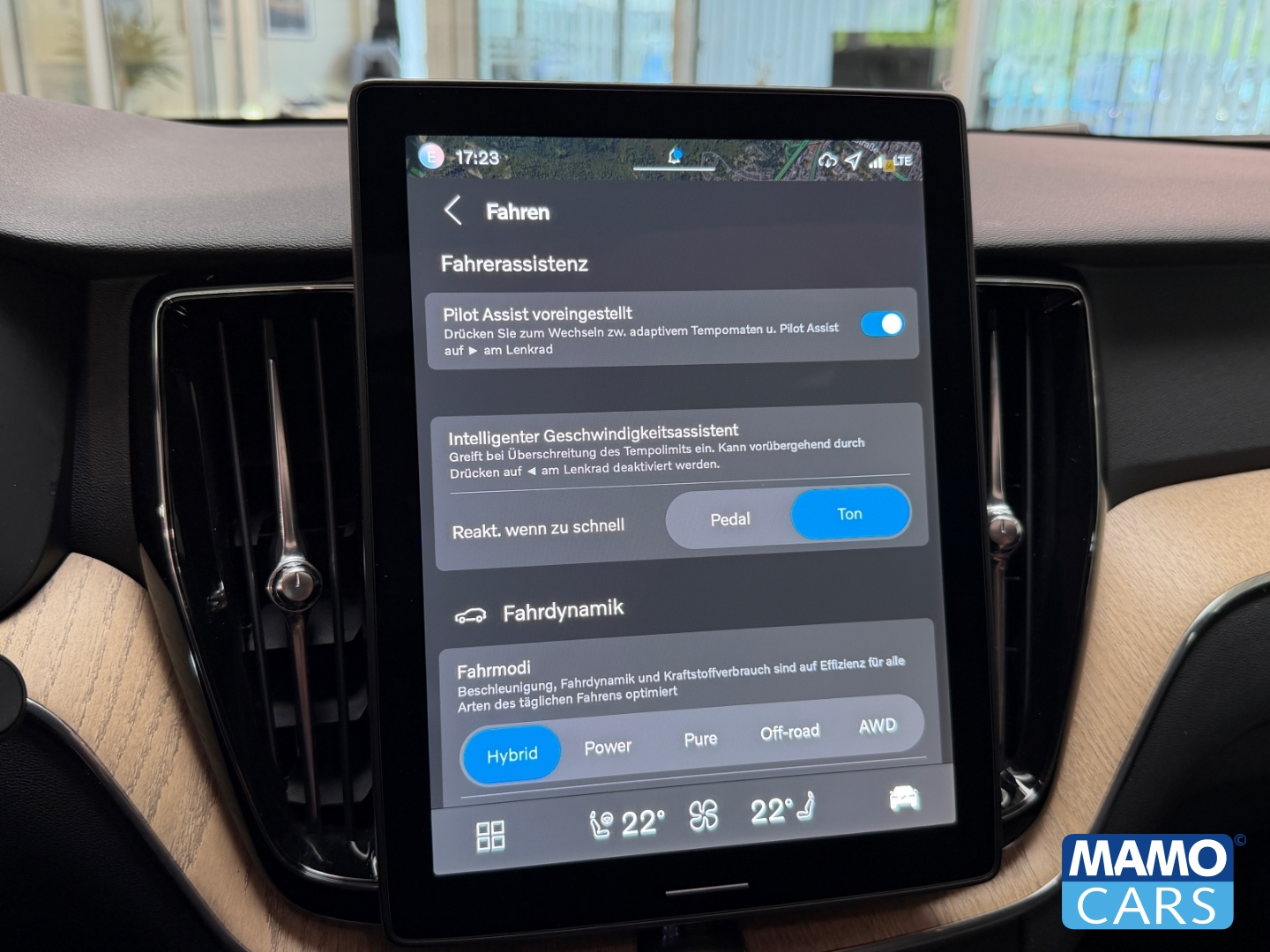 Fahrzeugabbildung Volvo XC60 T6 AWD Plus Dark FACELIFT AHK/HUD/PANO/ACC
