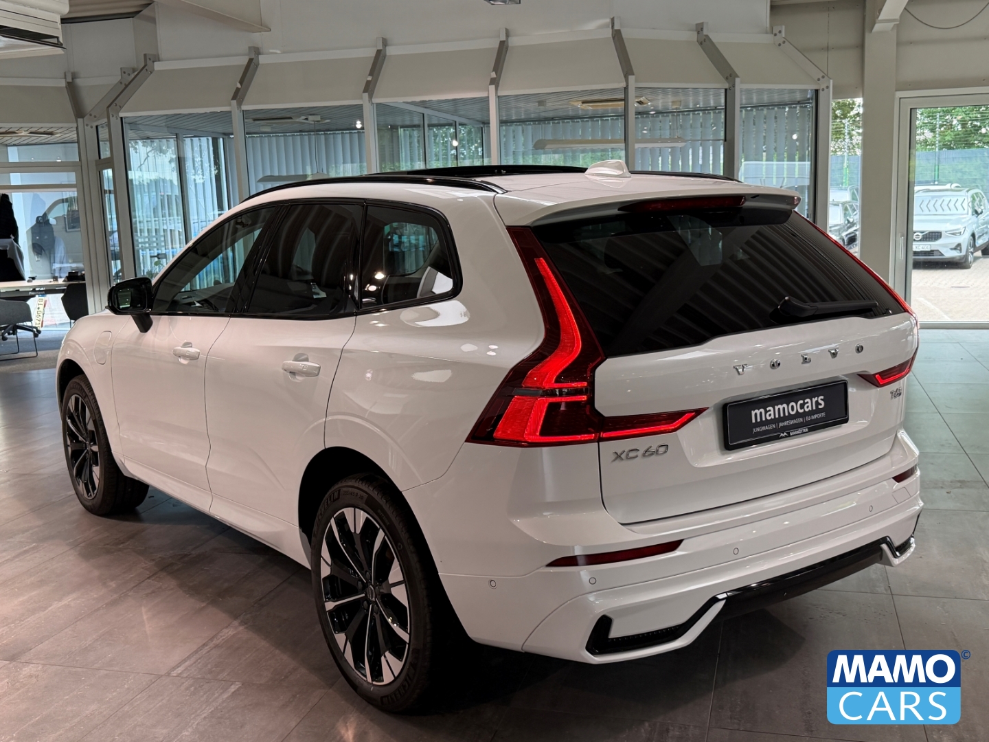 Fahrzeugabbildung Volvo XC60 T6 AWD Plus Dark FACELIFT AHK/HUD/PANO/ACC
