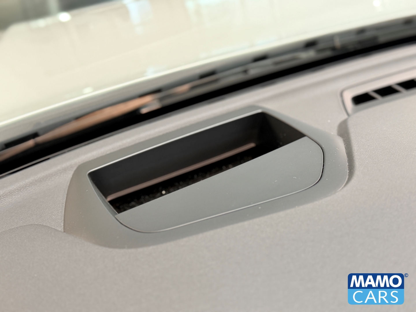 Fahrzeugabbildung Volvo XC60 T6 AWD Plus Dark FACELIFT AHK/HUD/PANO/ACC