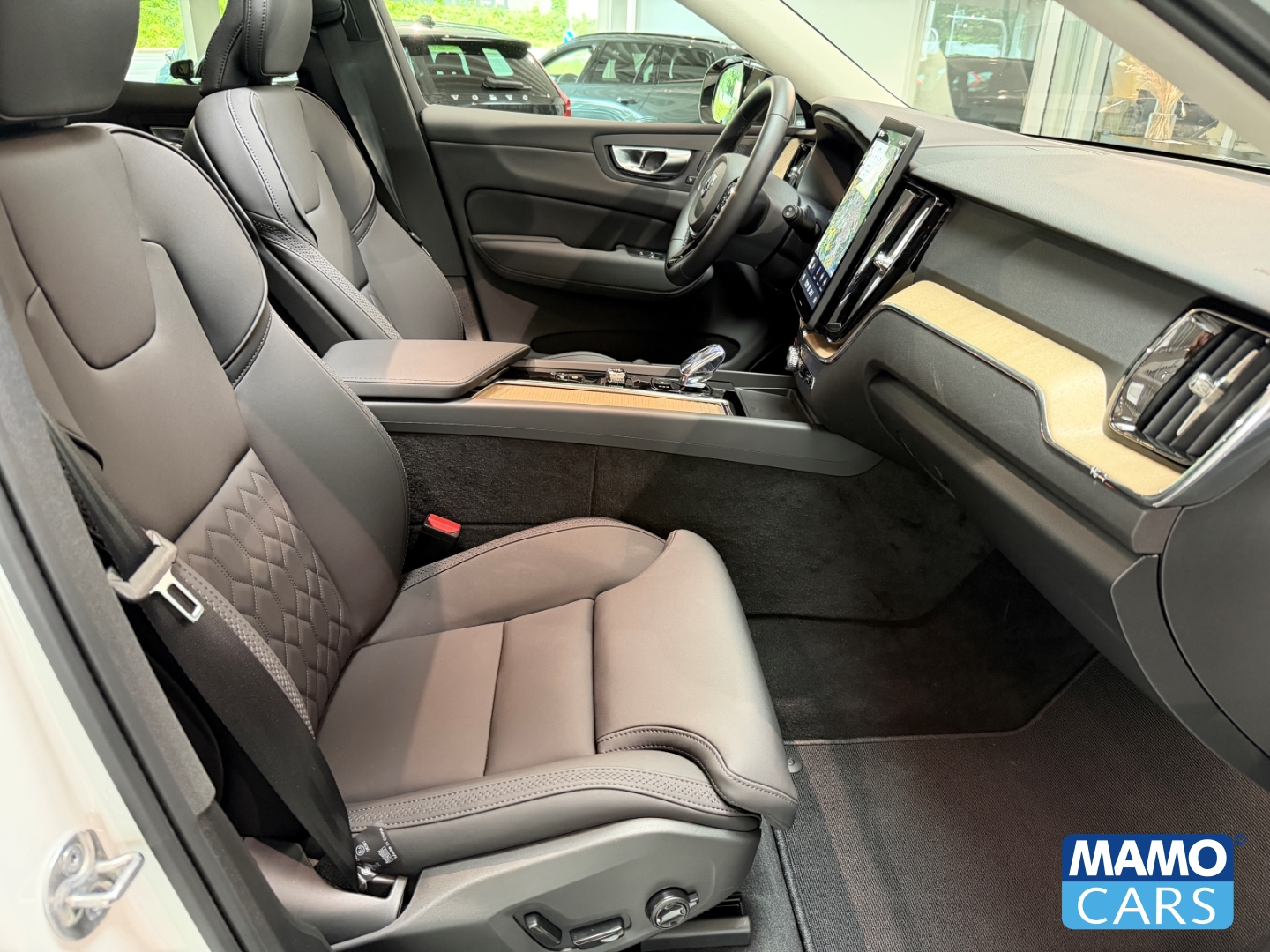 Fahrzeugabbildung Volvo XC60 T6 AWD Plus Dark FACELIFT AHK/HUD/PANO/ACC