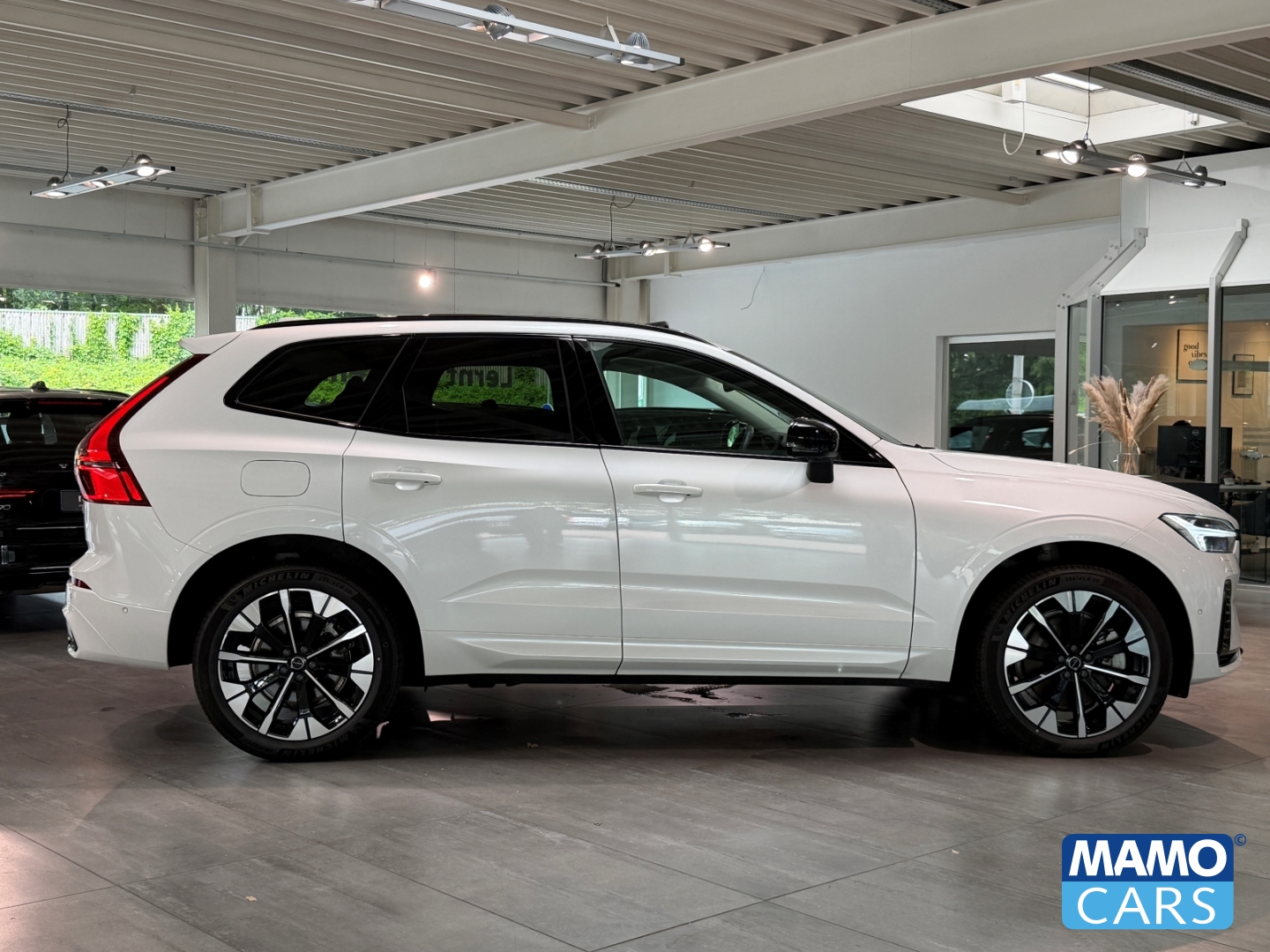 Fahrzeugabbildung Volvo XC60 T6 AWD Plus Dark FACELIFT AHK/HUD/PANO/ACC