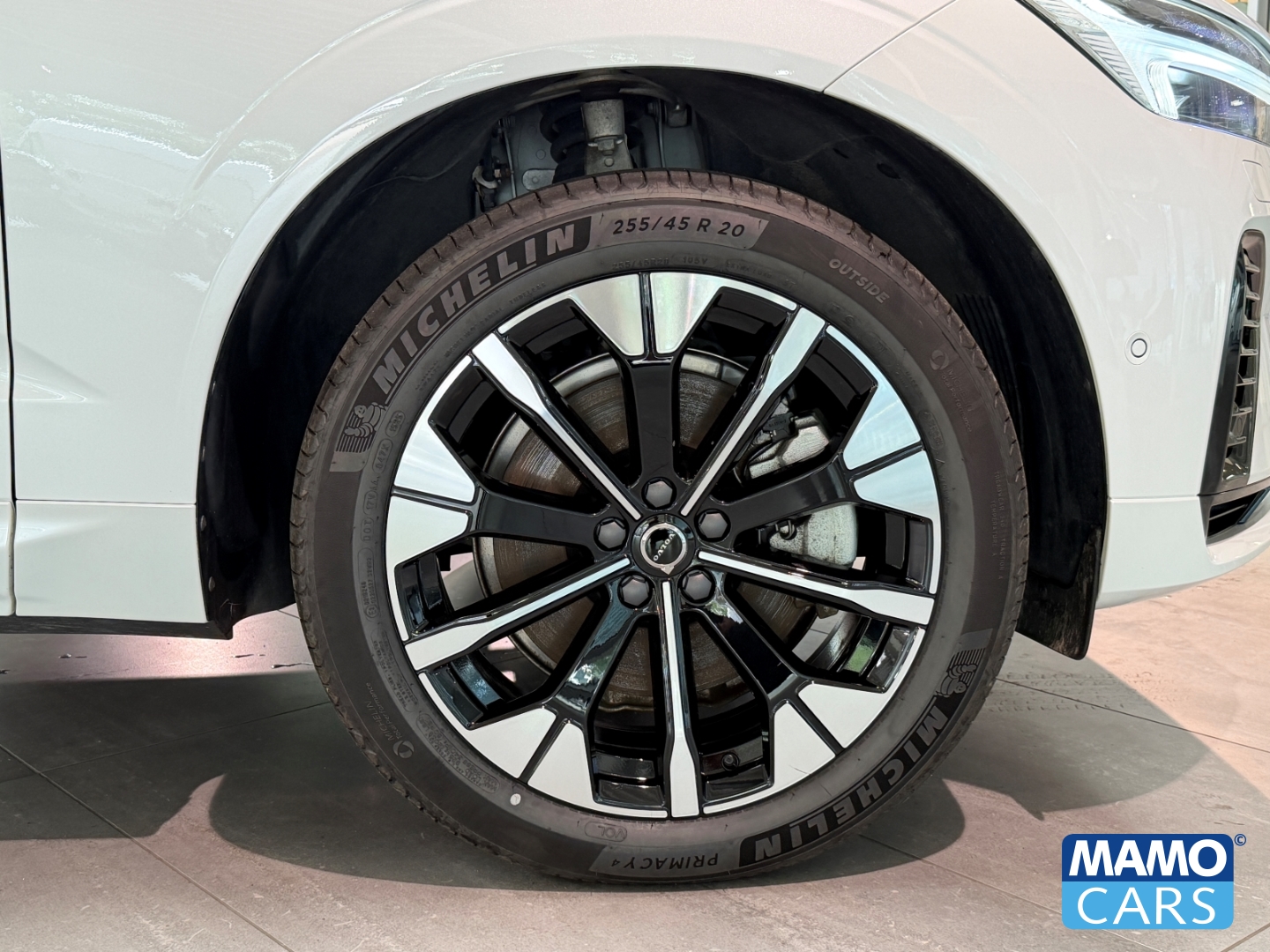 Fahrzeugabbildung Volvo XC60 T6 AWD Plus Dark FACELIFT AHK/HUD/PANO/ACC