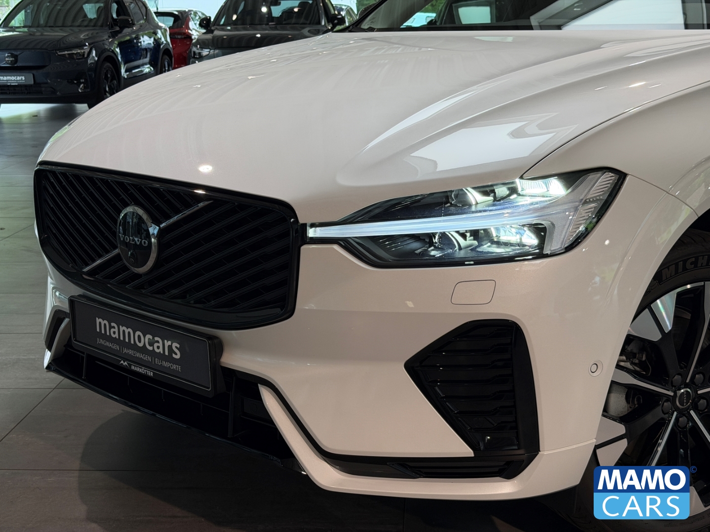 Fahrzeugabbildung Volvo XC60 T6 AWD Plus Dark FACELIFT AHK/HUD/PANO/ACC