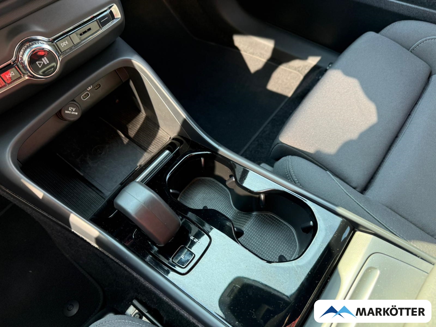 Fahrzeugabbildung Volvo C40 Ultimate Pure Electric ACC/BLIS/360°/H&K/SHZ