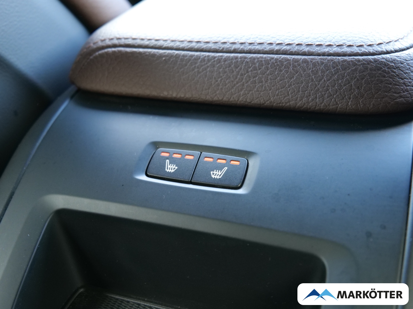 Fahrzeugabbildung Volvo XC60 B4 AWD Inscription ACC/BLIS/AHK/Leder Cognac