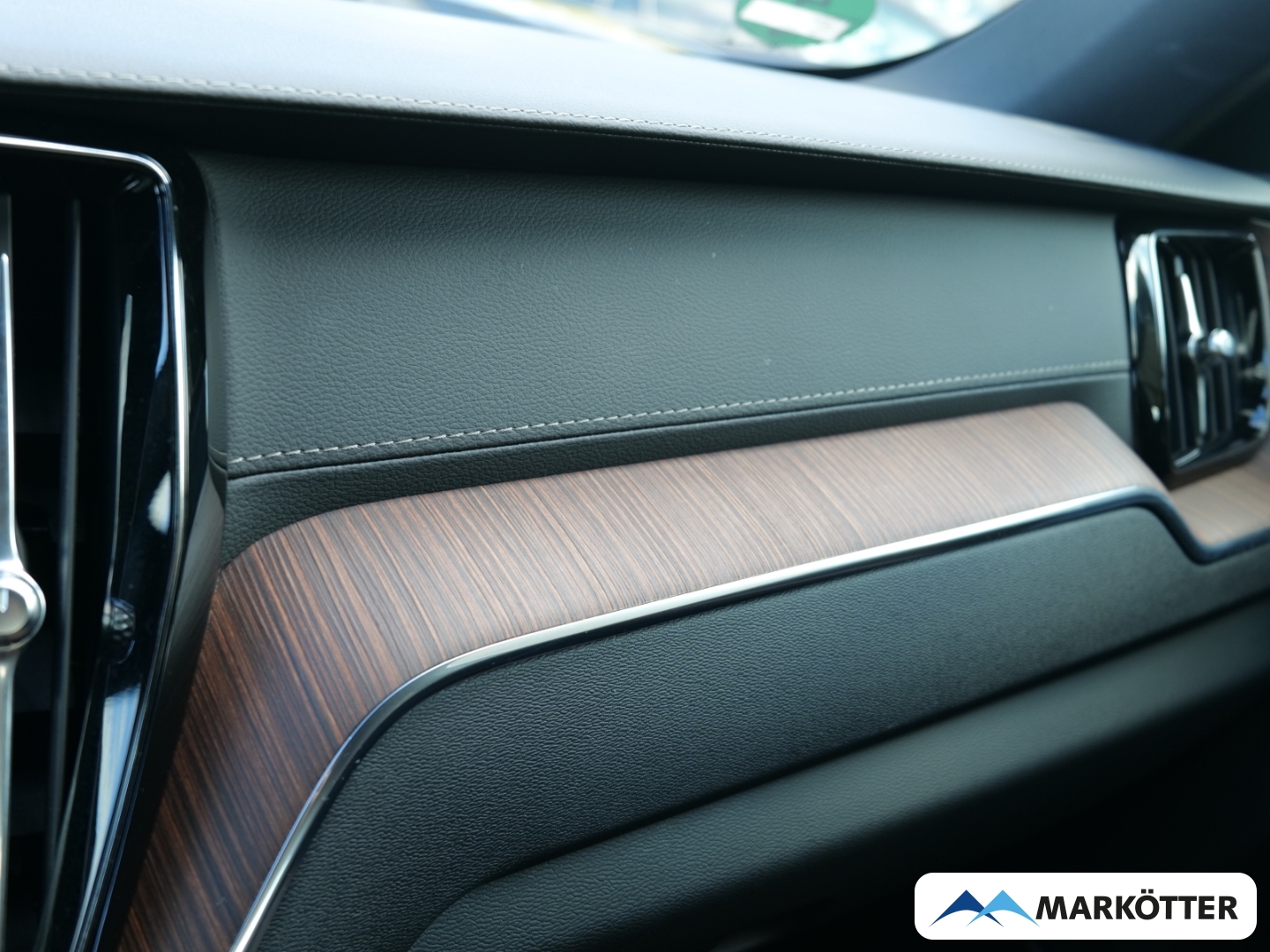 Fahrzeugabbildung Volvo XC60 B4 AWD Inscription ACC/BLIS/AHK/Leder Cognac