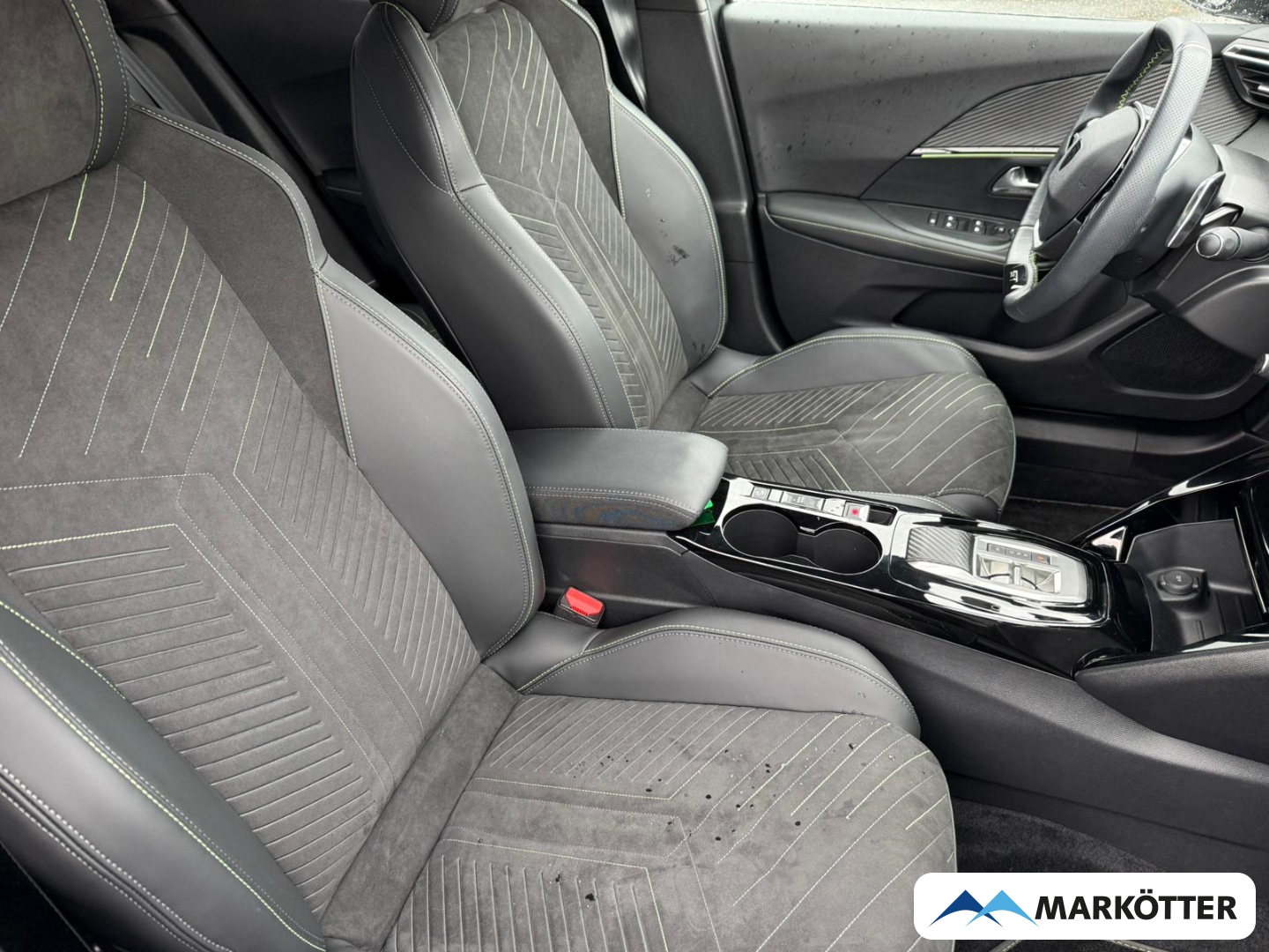 Fahrzeugabbildung Peugeot 2008 GT SHZ/360CAM/NAVI/PDC/TEMP/CARPY/LED