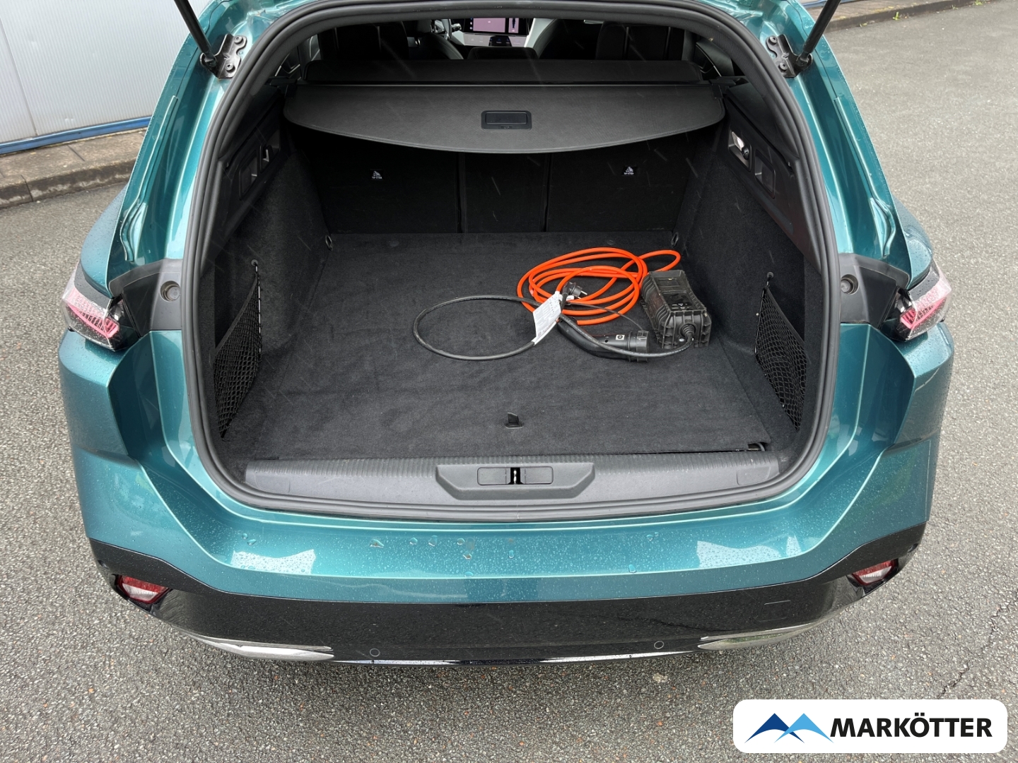 Fahrzeugabbildung Peugeot 308 SW GT Hybrid 180 ACC/Keyless/FSH/Matrix-LED