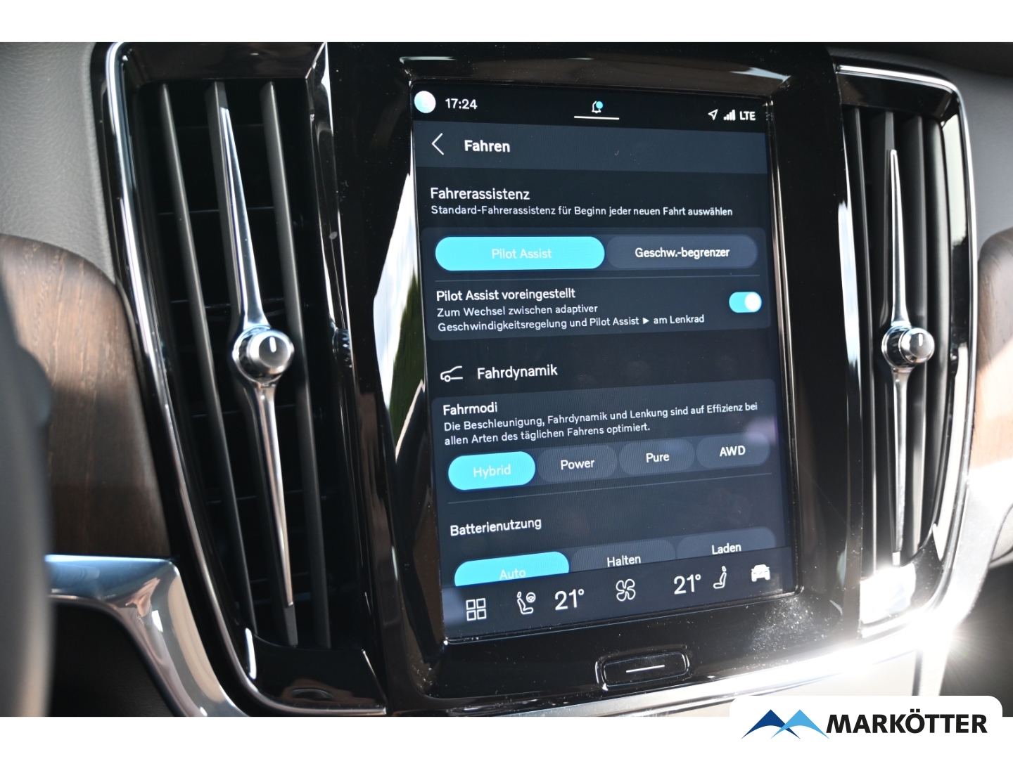 Fahrzeugabbildung Volvo V90 T8 AWD Plus Bright Recharge AHK/S-Dach/FourC