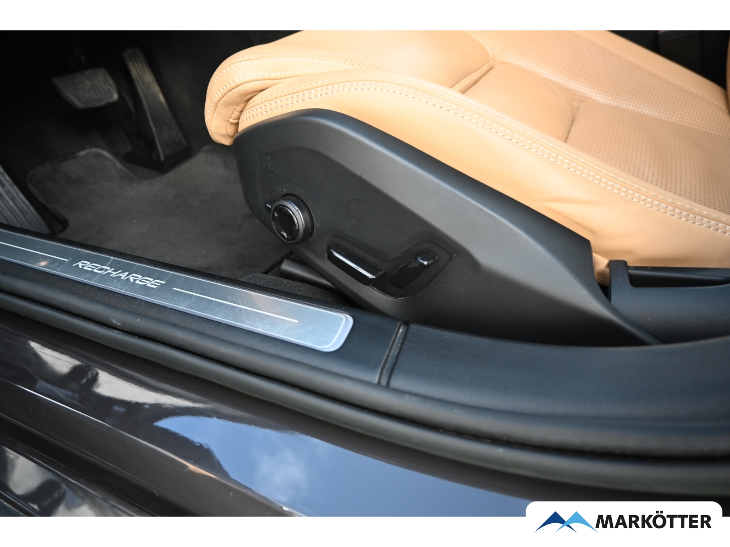Fahrzeugabbildung Volvo V90 T8 AWD Plus Bright Recharge AHK/S-Dach/FourC
