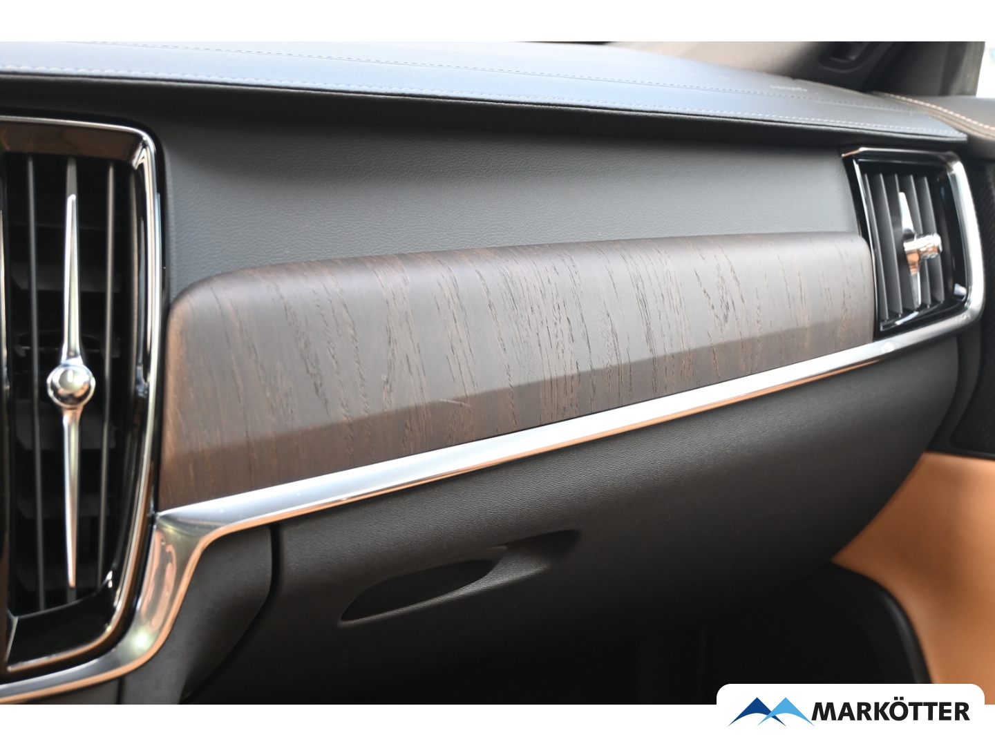 Fahrzeugabbildung Volvo V90 T8 AWD Plus Bright Recharge AHK/S-Dach/FourC