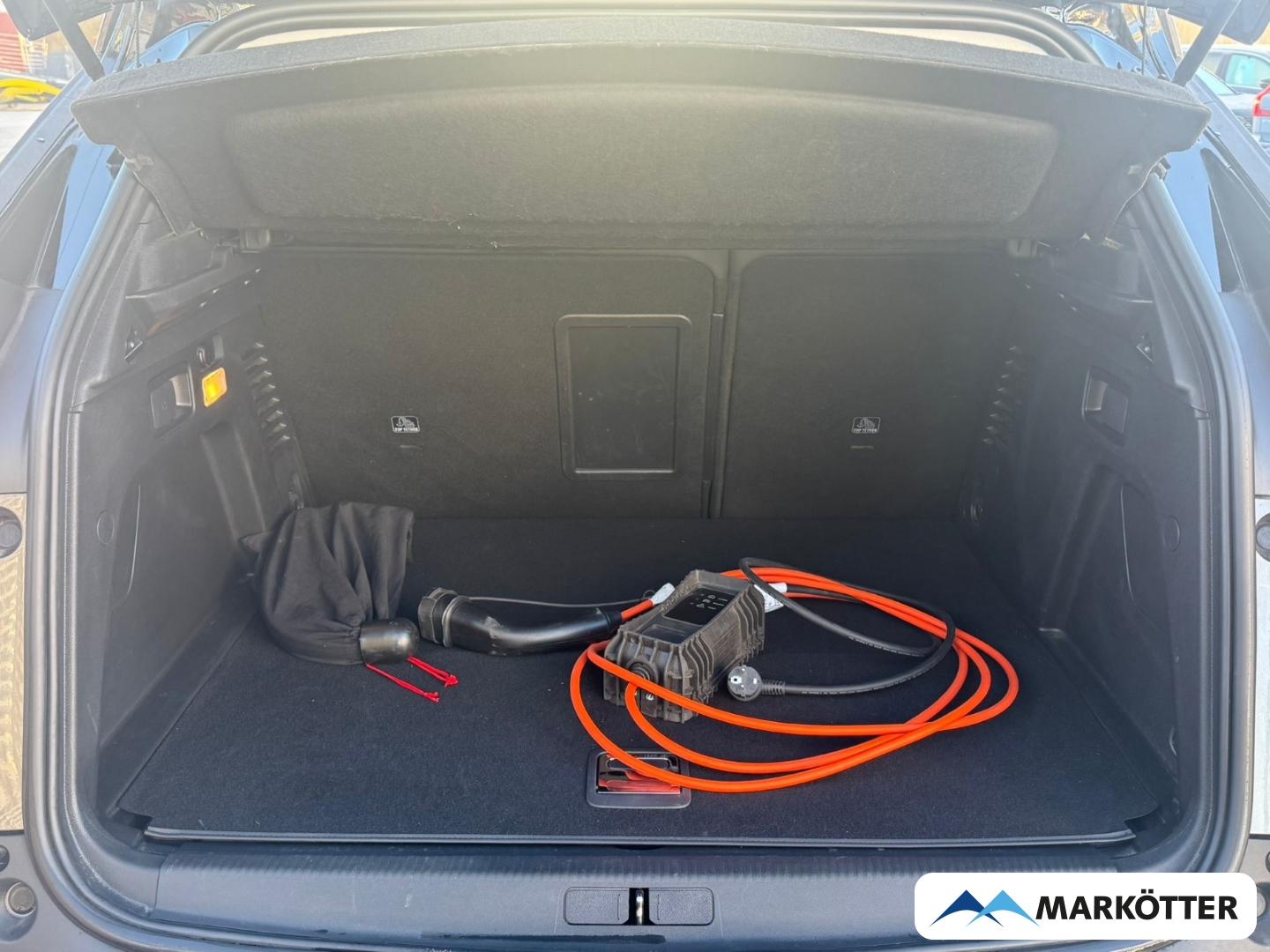 Fahrzeugabbildung Peugeot 3008 Hybrid 225 Roadtrip 1.6 Plug-In ACC/AHK/360°