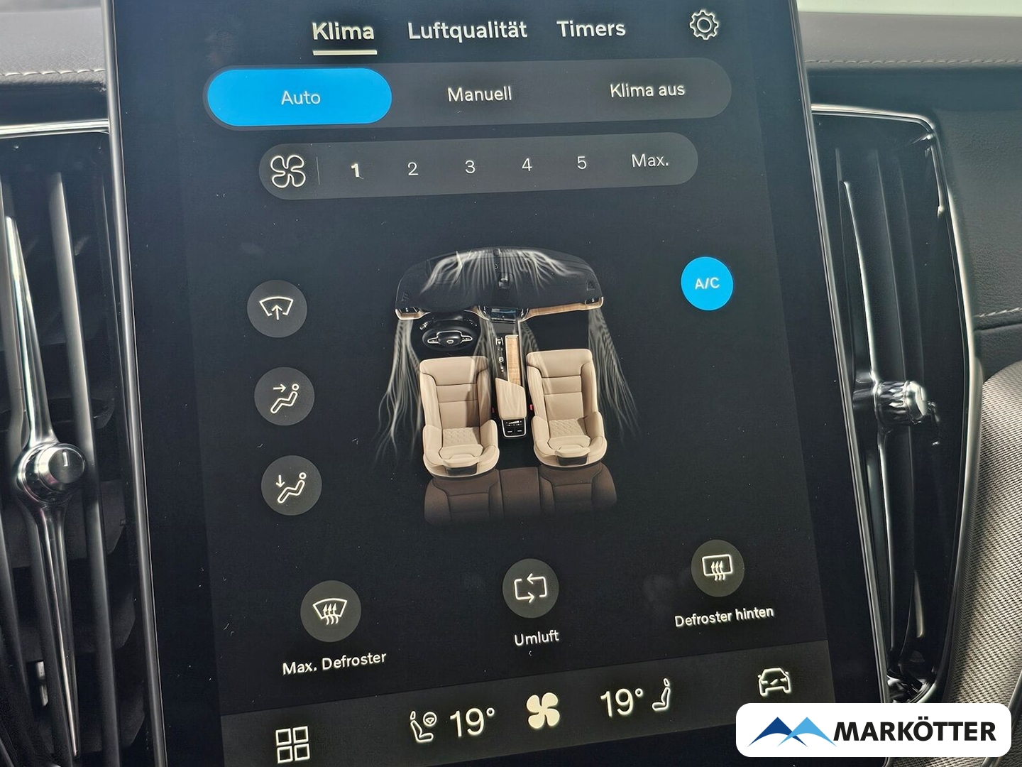 Fahrzeugabbildung Volvo XC60 Ultra Bright Recharge Plug-In Hybrid AWD