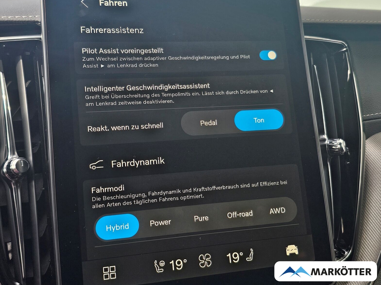 Fahrzeugabbildung Volvo XC60 Ultra Bright Recharge Plug-In Hybrid AWD