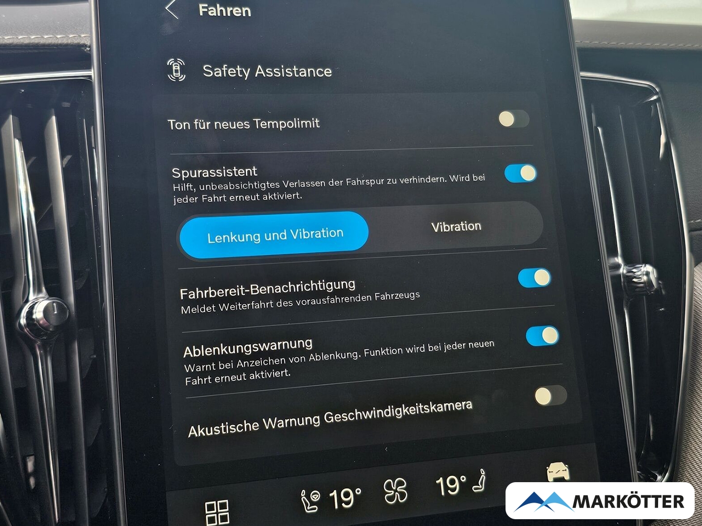 Fahrzeugabbildung Volvo XC60 Ultra Bright Recharge Plug-In Hybrid AWD