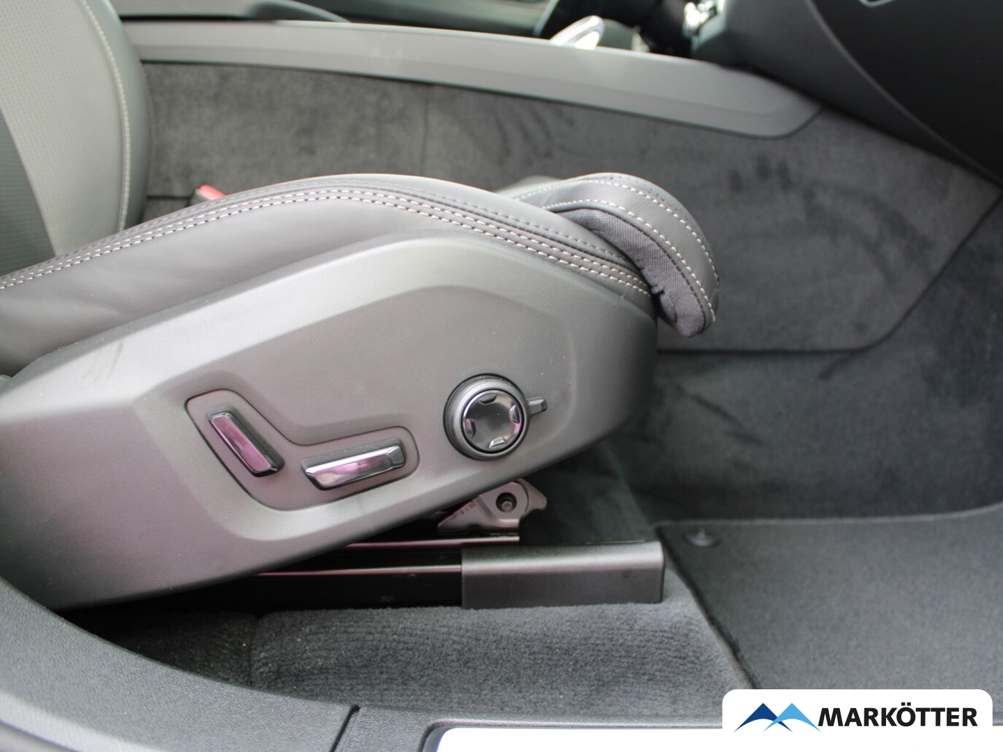 Fahrzeugabbildung Volvo XC60 Ultra Bright Recharge Plug-In Hybrid AWD