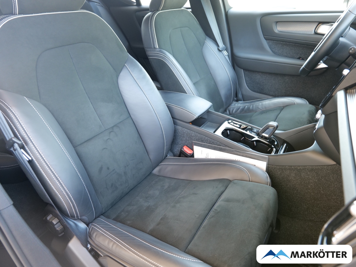 Fahrzeugabbildung Volvo XC40 T4 Recharge R-Design 360CAM/Harman Kardon