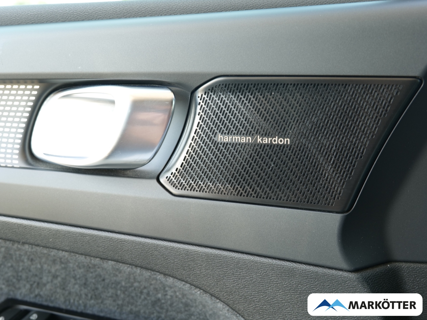 Fahrzeugabbildung Volvo XC40 T4 Recharge R-Design 360CAM/Harman Kardon