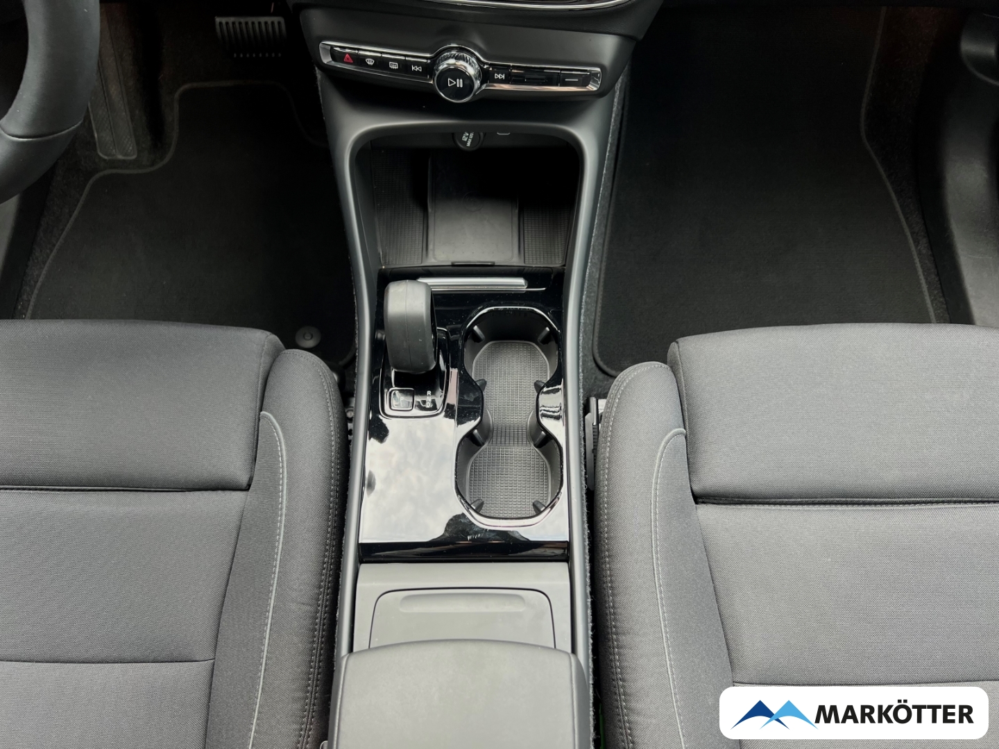 Fahrzeugabbildung Volvo XC40 Recharge Single Motor Core AHK/SHZ/LHZ