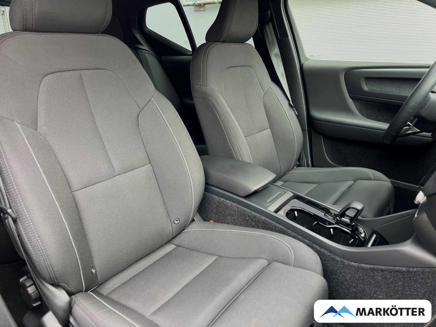 Fahrzeugabbildung Volvo XC40 Recharge Single Motor Core AHK/SHZ/LHZ