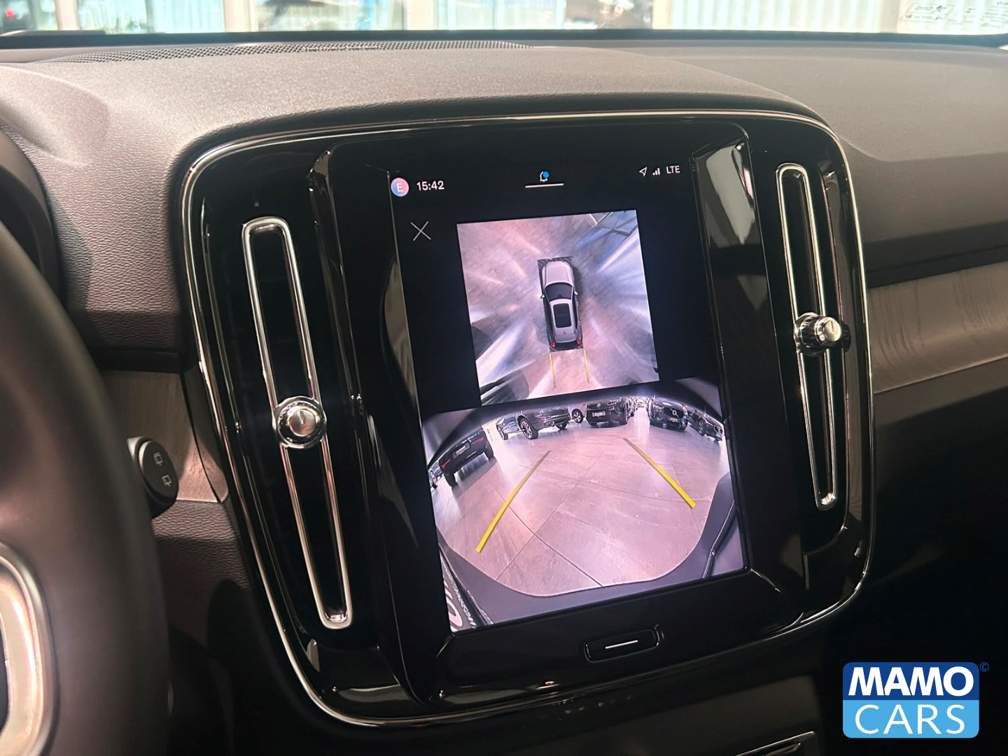 Fahrzeugabbildung Volvo XC40 B4 Plus Dark ACC/BLIS/360CAM/LHZ/H&K/PANO