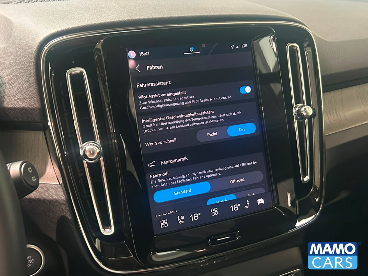 Fahrzeugabbildung Volvo XC40 B4 Plus Dark ACC/BLIS/360CAM/LHZ/H&K/PANO