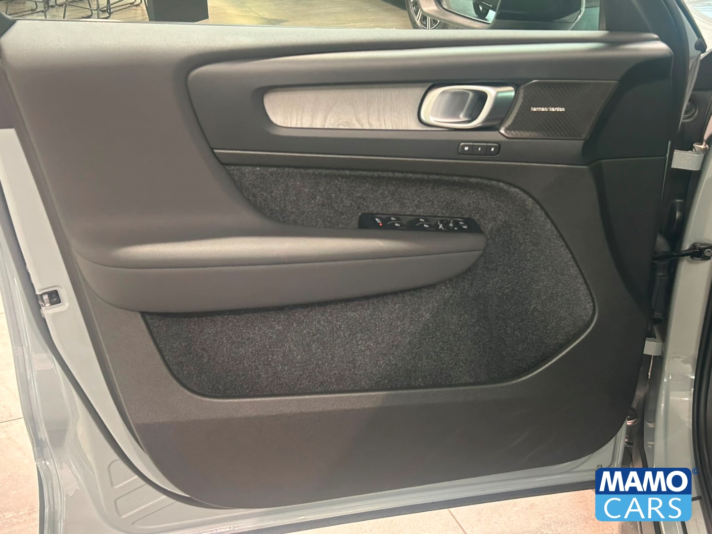Fahrzeugabbildung Volvo XC40 B4 Plus Dark ACC/BLIS/360CAM/LHZ/H&K/PANO