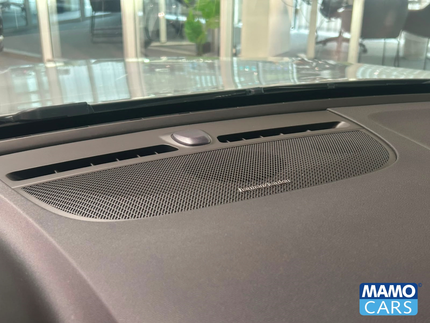 Fahrzeugabbildung Volvo XC40 B4 Plus Dark ACC/BLIS/360CAM/LHZ/H&K/PANO