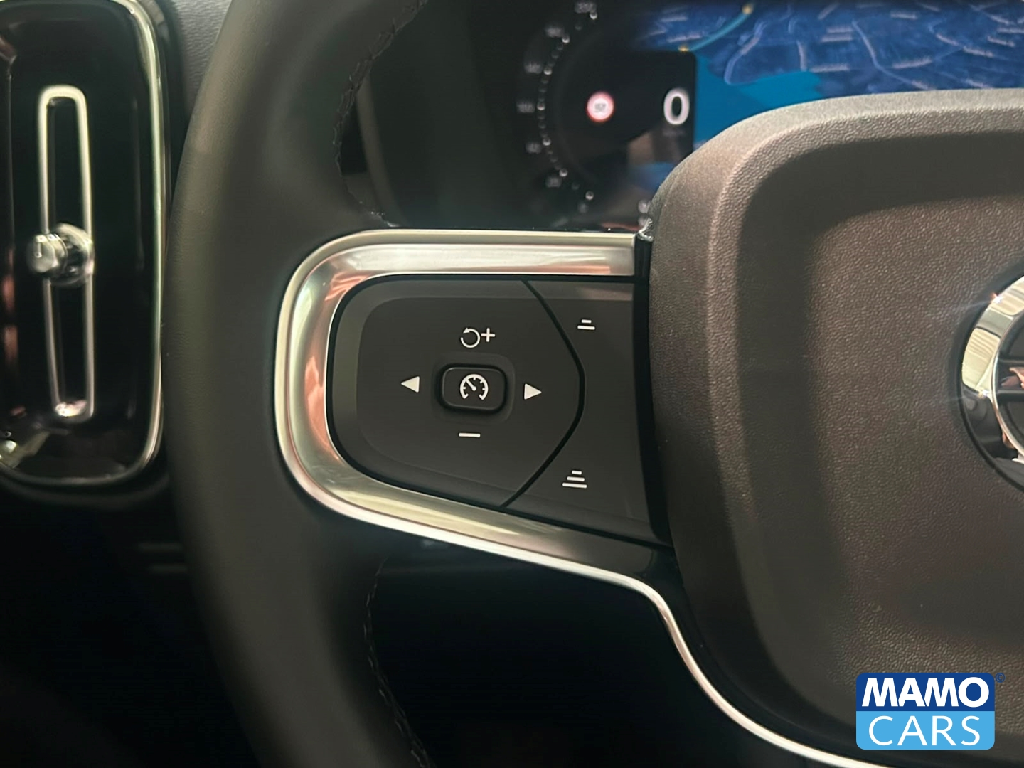 Fahrzeugabbildung Volvo XC40 B4 Plus Dark ACC/BLIS/360CAM/LHZ/H&K/PANO
