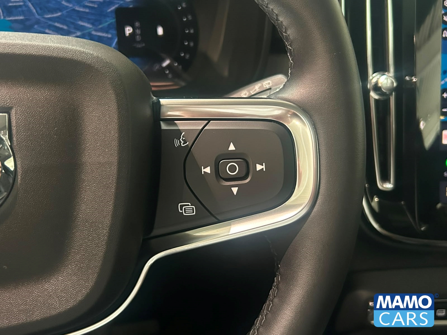 Fahrzeugabbildung Volvo XC40 B4 Plus Dark ACC/BLIS/360CAM/LHZ/H&K/PANO