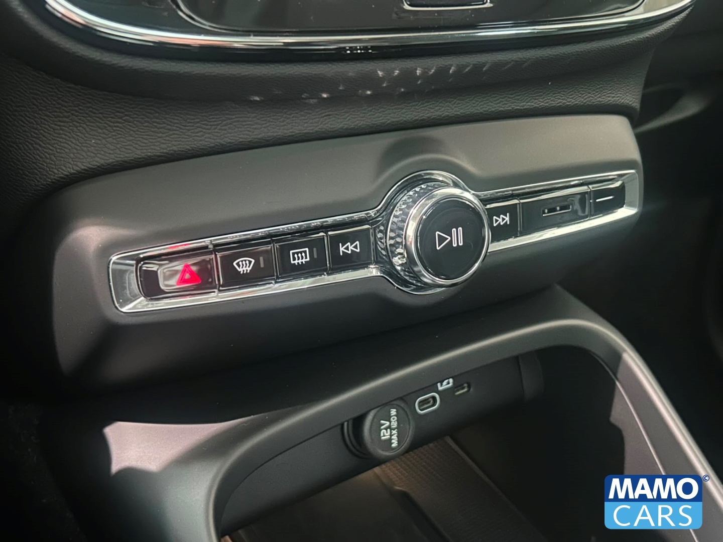 Fahrzeugabbildung Volvo XC40 B4 Plus Dark ACC/BLIS/360CAM/LHZ/H&K/PANO