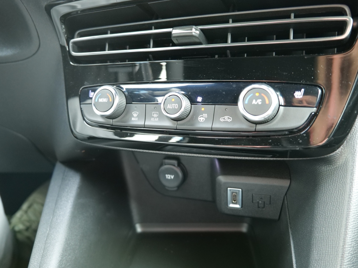 Fahrzeugabbildung Opel Mokka 1.2 GS Line Rückfahrkamera/SHZ/LHZ/LED